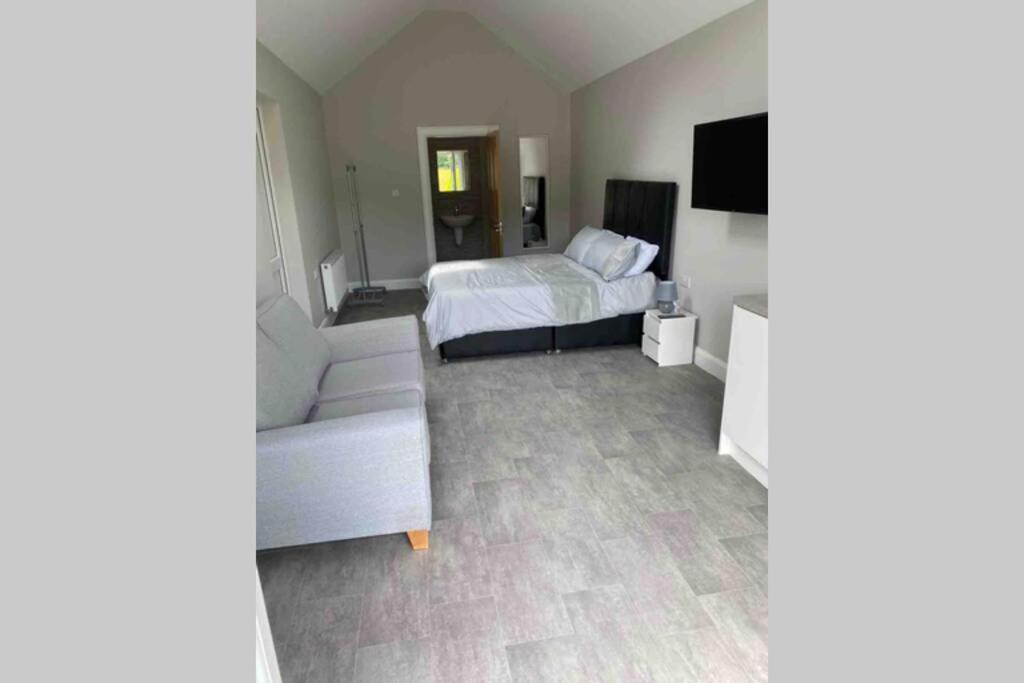 The Forest Chalet - Stunning Studio Apartment Ballycastle Esterno foto