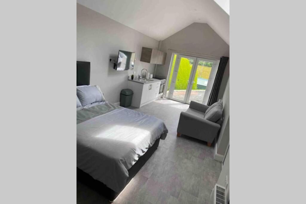 The Forest Chalet - Stunning Studio Apartment Ballycastle Esterno foto
